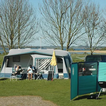 キャンプ場 First Camp Fjord 3*