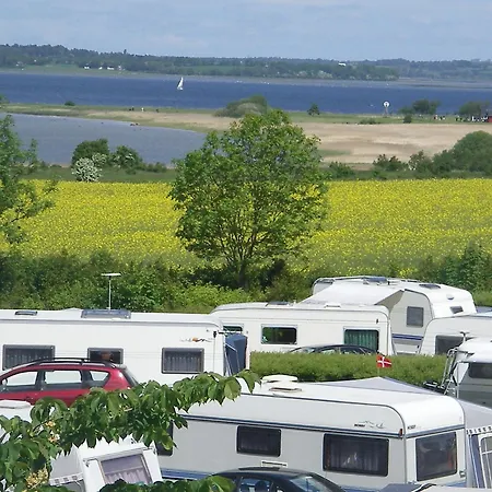 キャンプ場 First Camp Fjord 3*